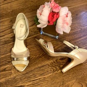 8.5 Anne Klein gold peep-toe